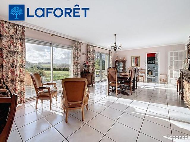 Maison 6 pièces 238 m²