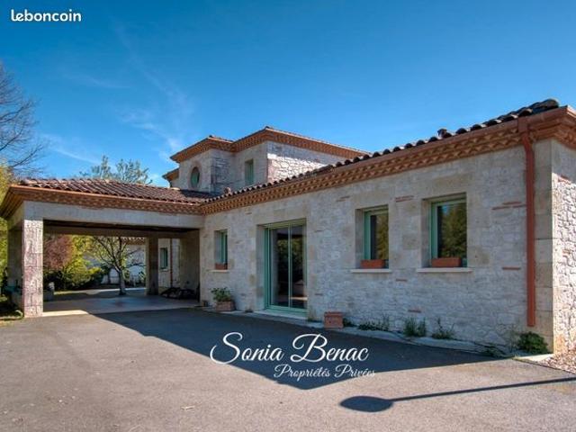 Maison 6 pièces 238 m²