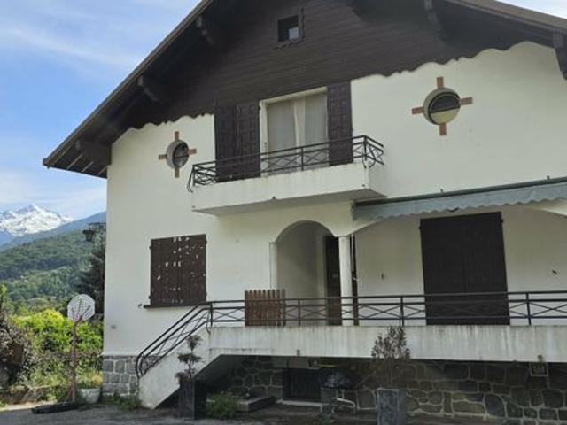 Maison 6 pièces 238 m²