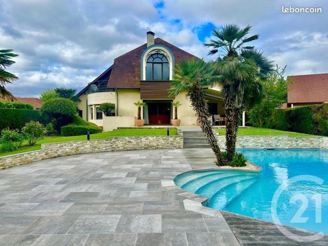 Maison 6 pièces 238 m²