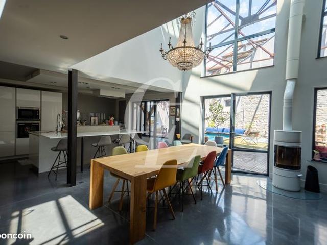 Maison 6 pièces 238 m²