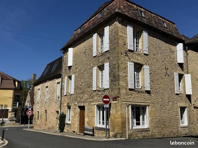 Maison 6 pièces 239 m²