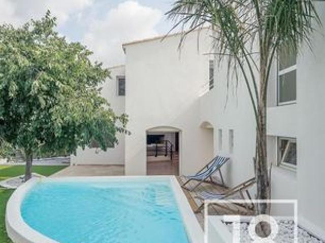 Maison 6 pièces 239 m²