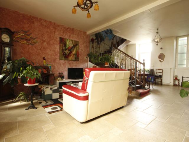 Maison 6 pièces 230 m2, avec local professionnel aux normes