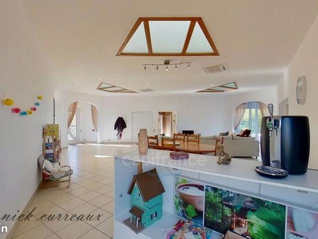 Maison 6 pièces 230 m²