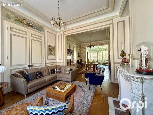Maison 6 pièces 230 m²