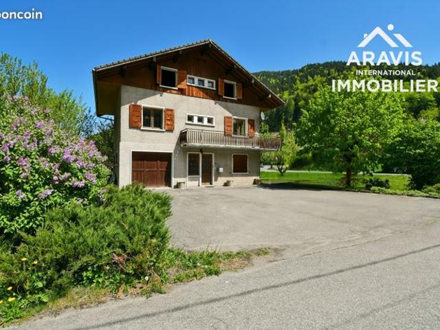 Maison 6 pièces 230 m²