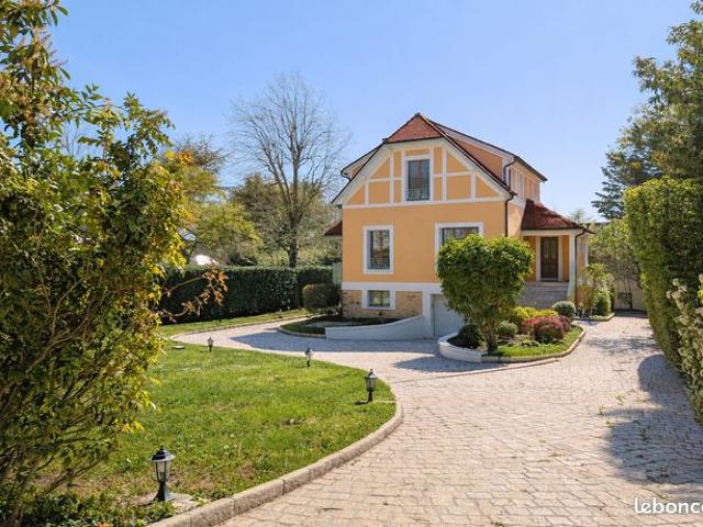 Maison 6 pièces 230 m²