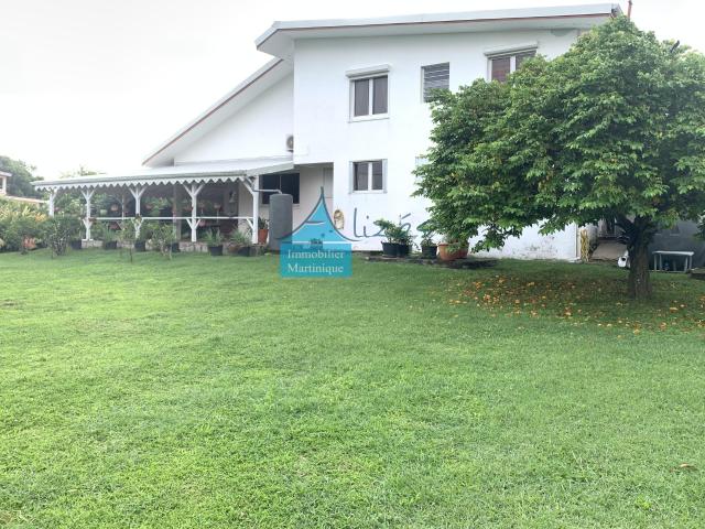 Maison 6 pièces 230 m²
