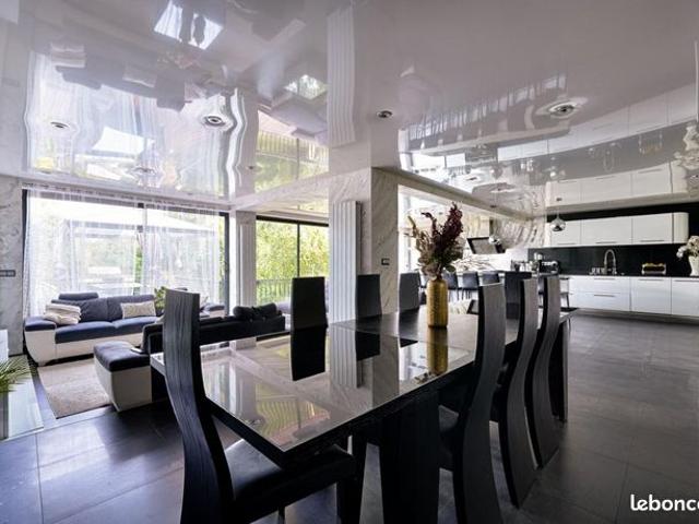 Maison 6 pièces 230 m²