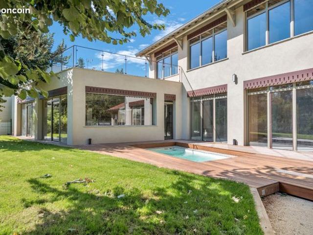 Maison 6 pièces 230 m²