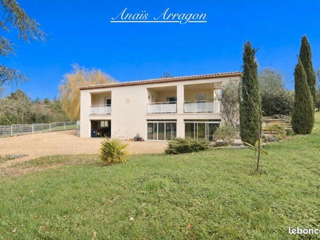 Maison 6 pièces 230 m²