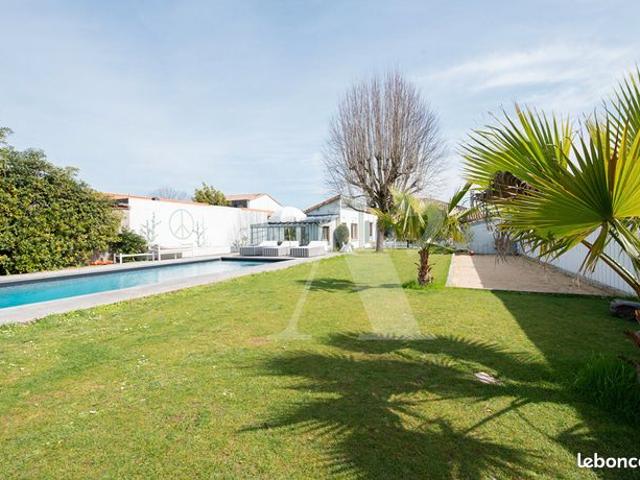 Maison 6 pièces 230 m²