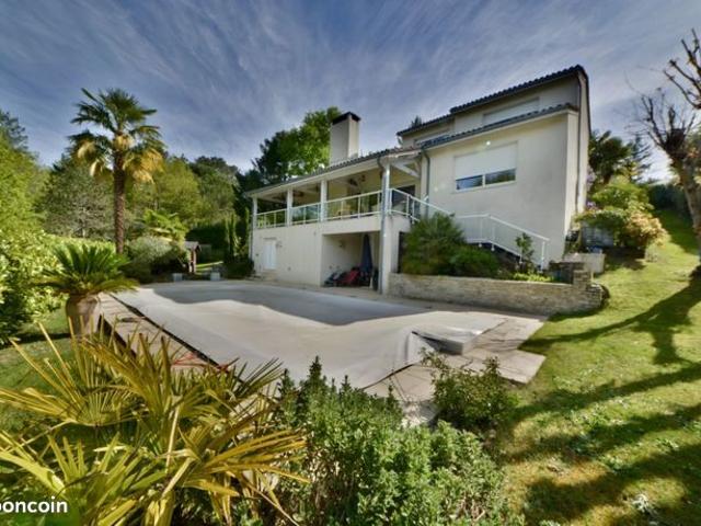 Maison 6 pièces 230 m²