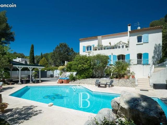 Maison 6 pièces 230 m²