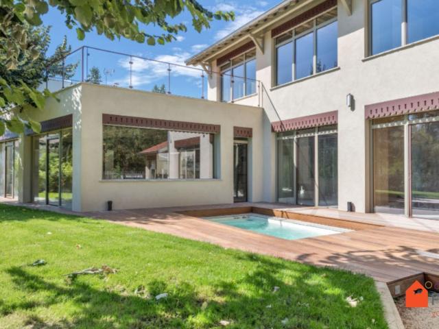 Maison 6 pièces 230 m²