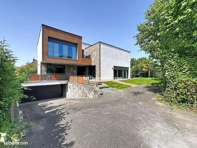 Maison 6 pièces 230 m²