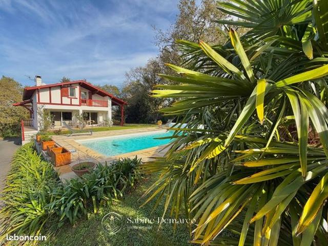 Maison 6 pièces 230 m²