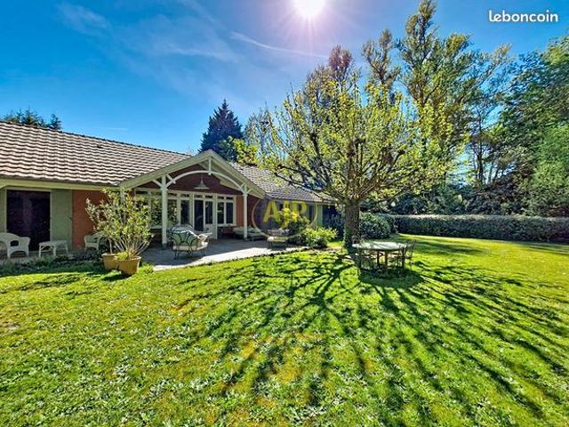 Maison 8 pièces 230 m²