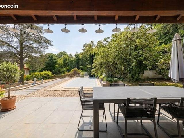 Maison 6 pièces 230 m²