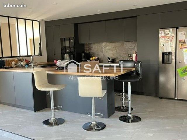 Maison 6 pièces 230 m²