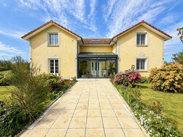 Maison 6 pièces 231 m²