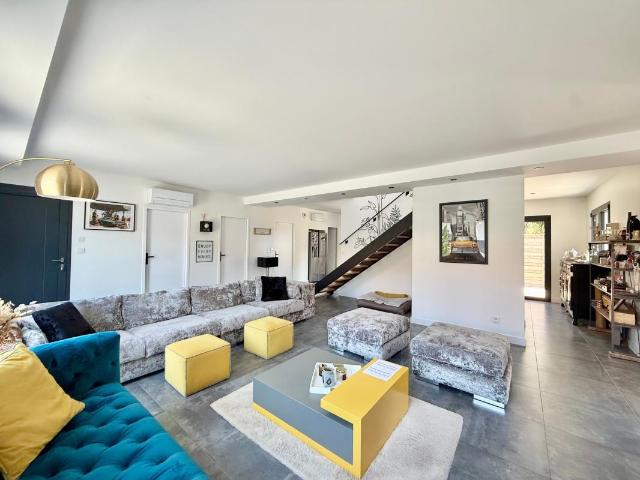Maison 6 pièces 231 m²