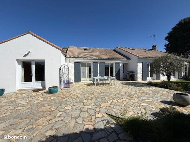 Maison 6 pièces 231 m²