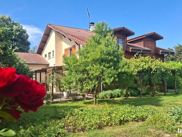 Maison 6 pièces 231 m²