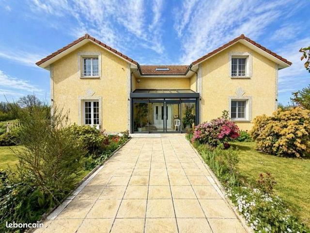 Maison 6 pièces 231 m²