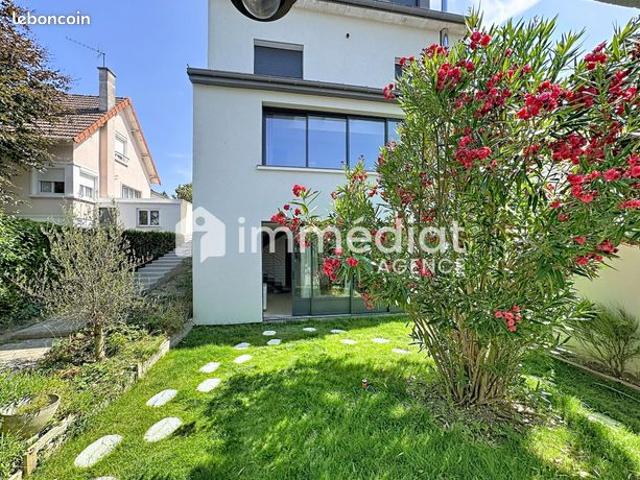 Maison 6 pièces 231 m²