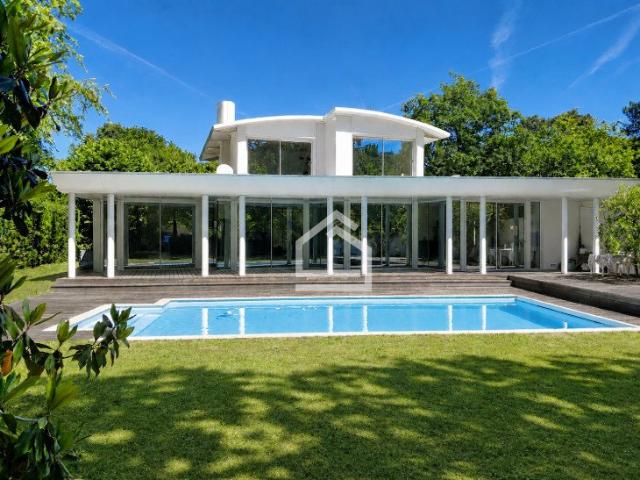 Maison 6 pièces 231 m²