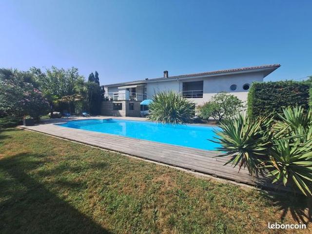 Maison 6 pièces 231 m²