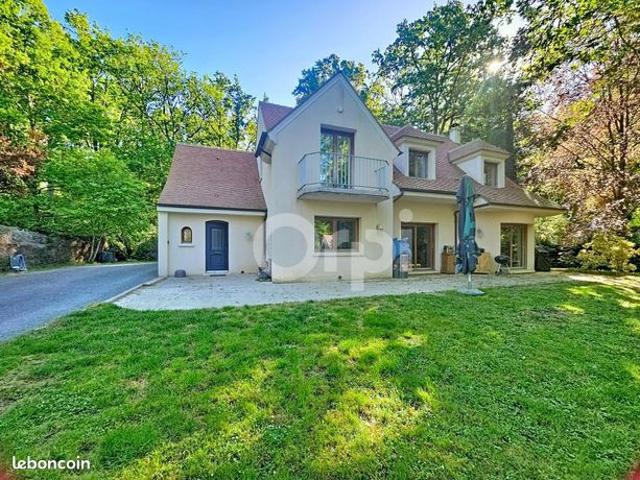 Maison 6 pièces 245 m²