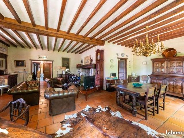 Maison 6 pièces 231 m²