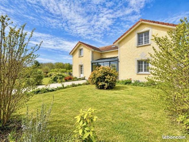 Maison 6 pièces 231 m²