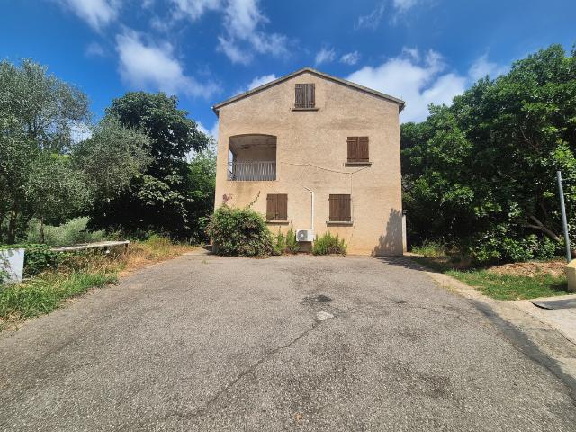 Maison 6 pièces 232 m²