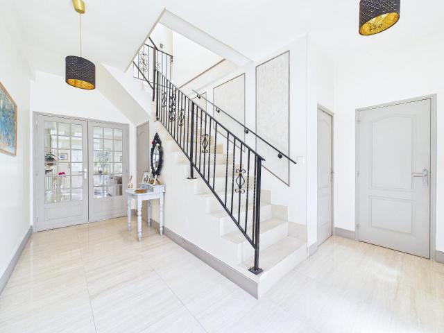 Maison 6 pièces 232 m²