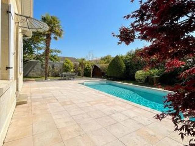 Maison 6 pièces 232 m²