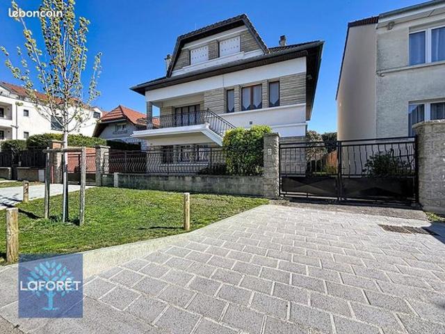 Maison 6 pièces 232 m²