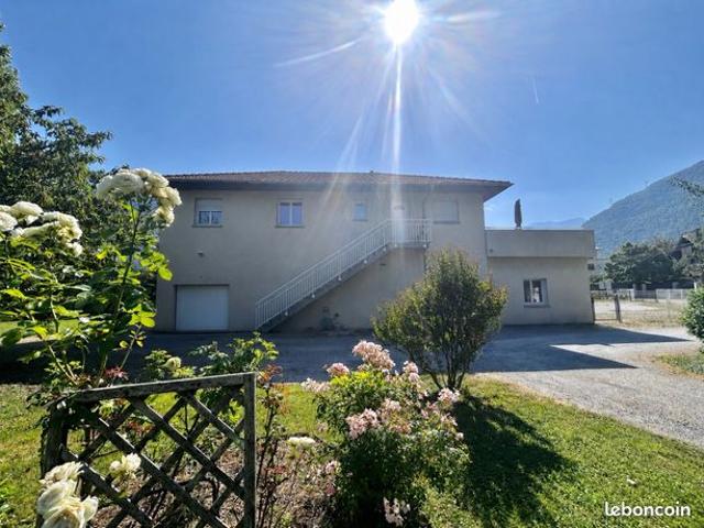 Maison 6 pièces 232 m²