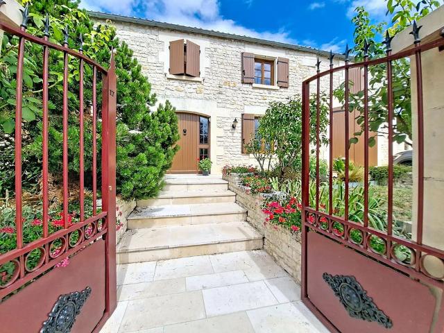 Maison 6 pièces 232 m²