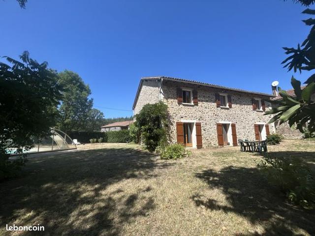 Maison 6 pièces 232 m²