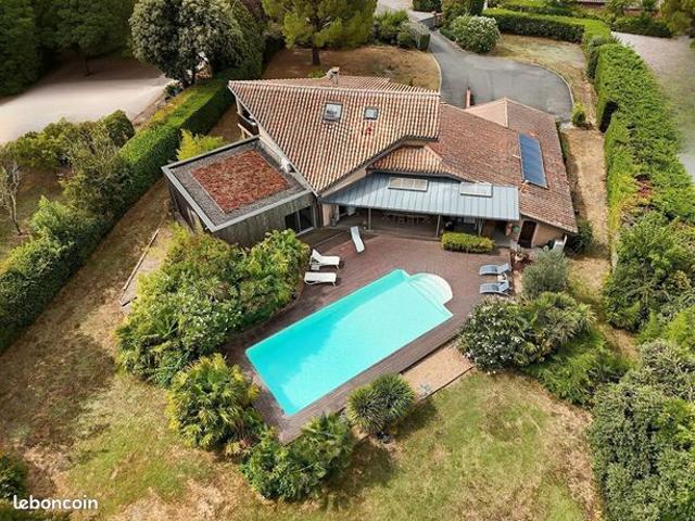 Maison 6 pièces 232 m²