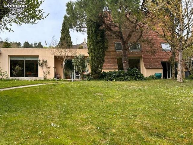 Maison 6 pièces 232 m²
