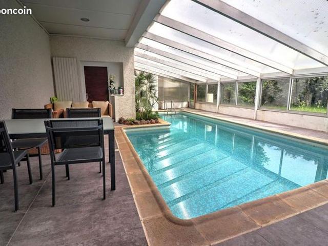 Maison 6 pièces 232 m²