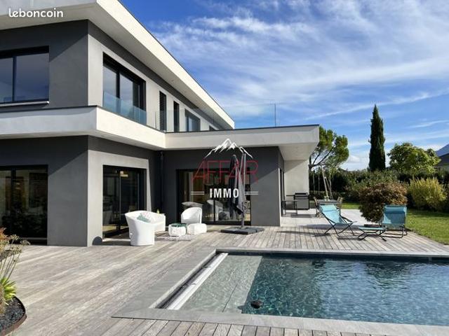 Maison 6 pièces 232 m²