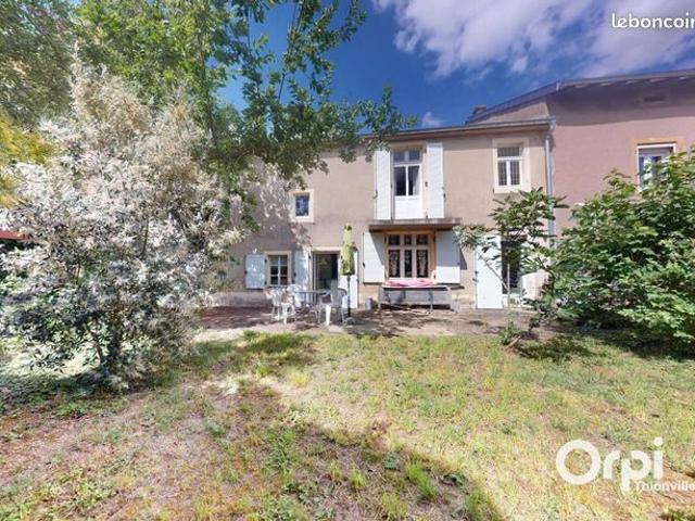 Maison 6 pièces 232 m²