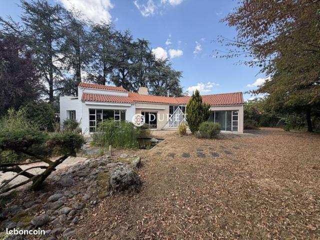 Maison 6 pièces 233 m²