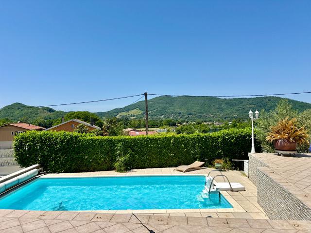 Maison 6 pièces 233 m²